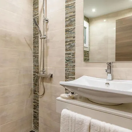 Lagaria Luxury شقة *