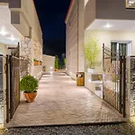 Lagaria Luxury *